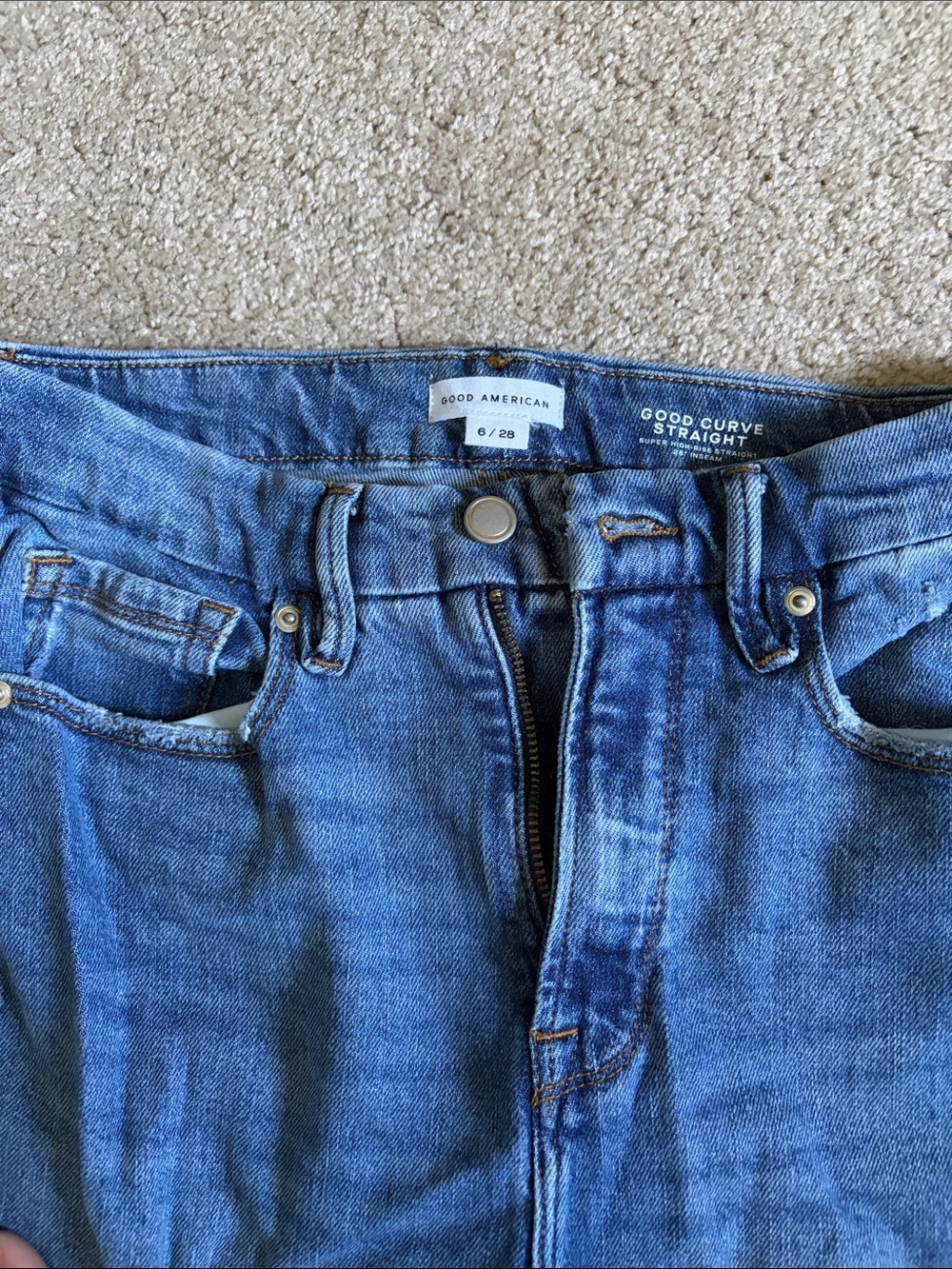 Good American Straight-Leg Mid Blue Jeans